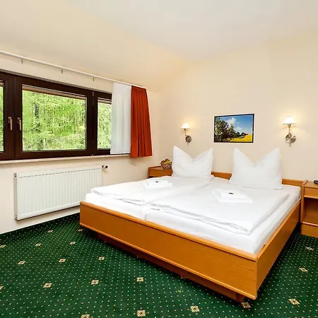 Отель Restaurant & Baumhaus Hagen Засниц